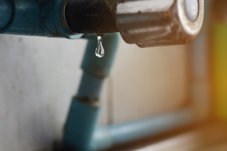 Dripping water Économisez l’eau